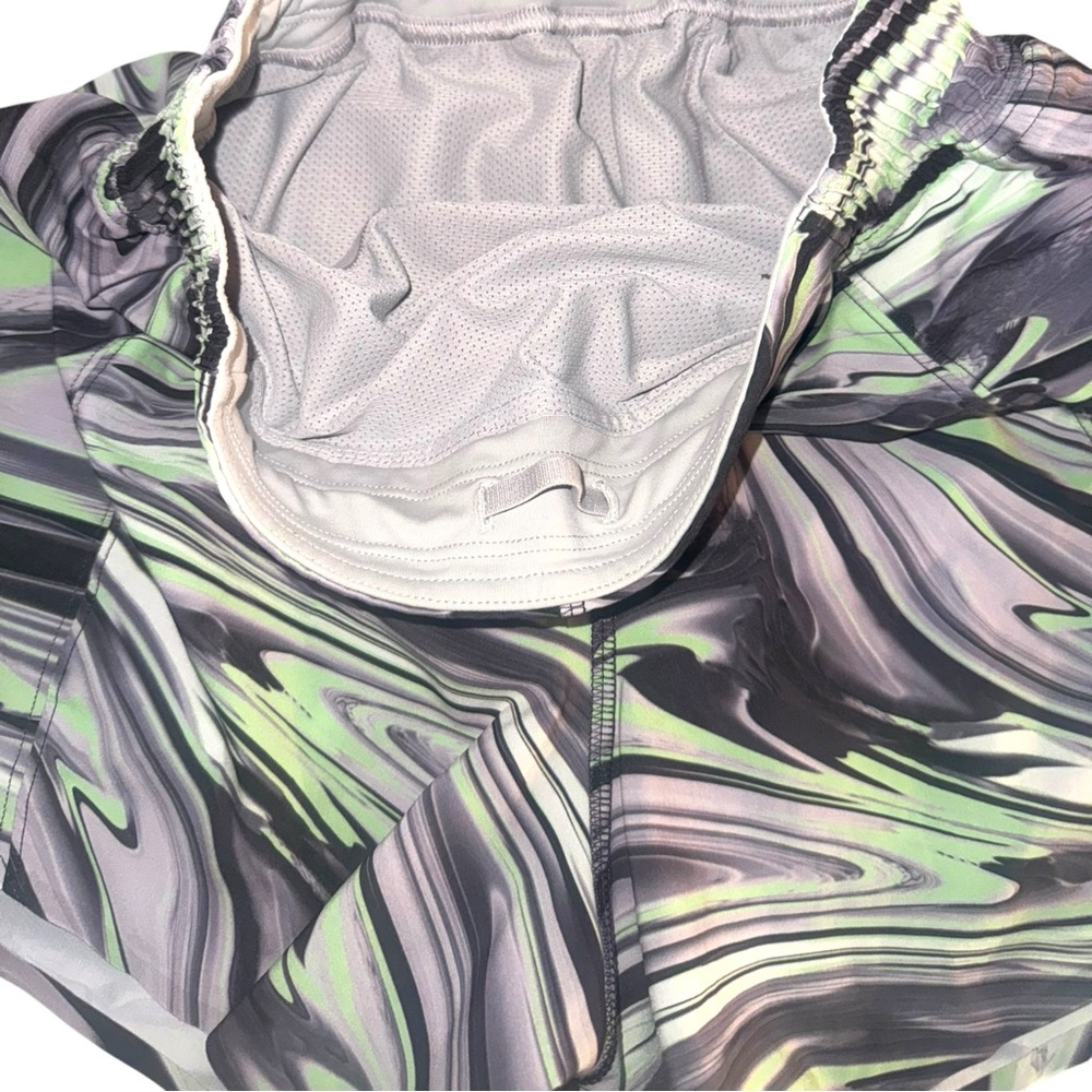 Lululemon Hotty Hot High-Rise Short 4" *Special Edition - Picture 3 of 9